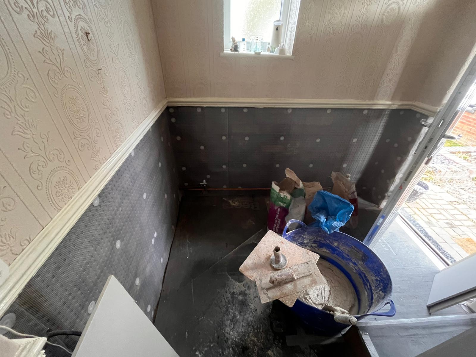 Entryway with full damp-proof membrane and decorative coving above