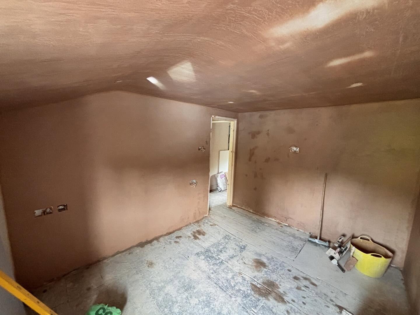 Bedroom finished in pink plaster